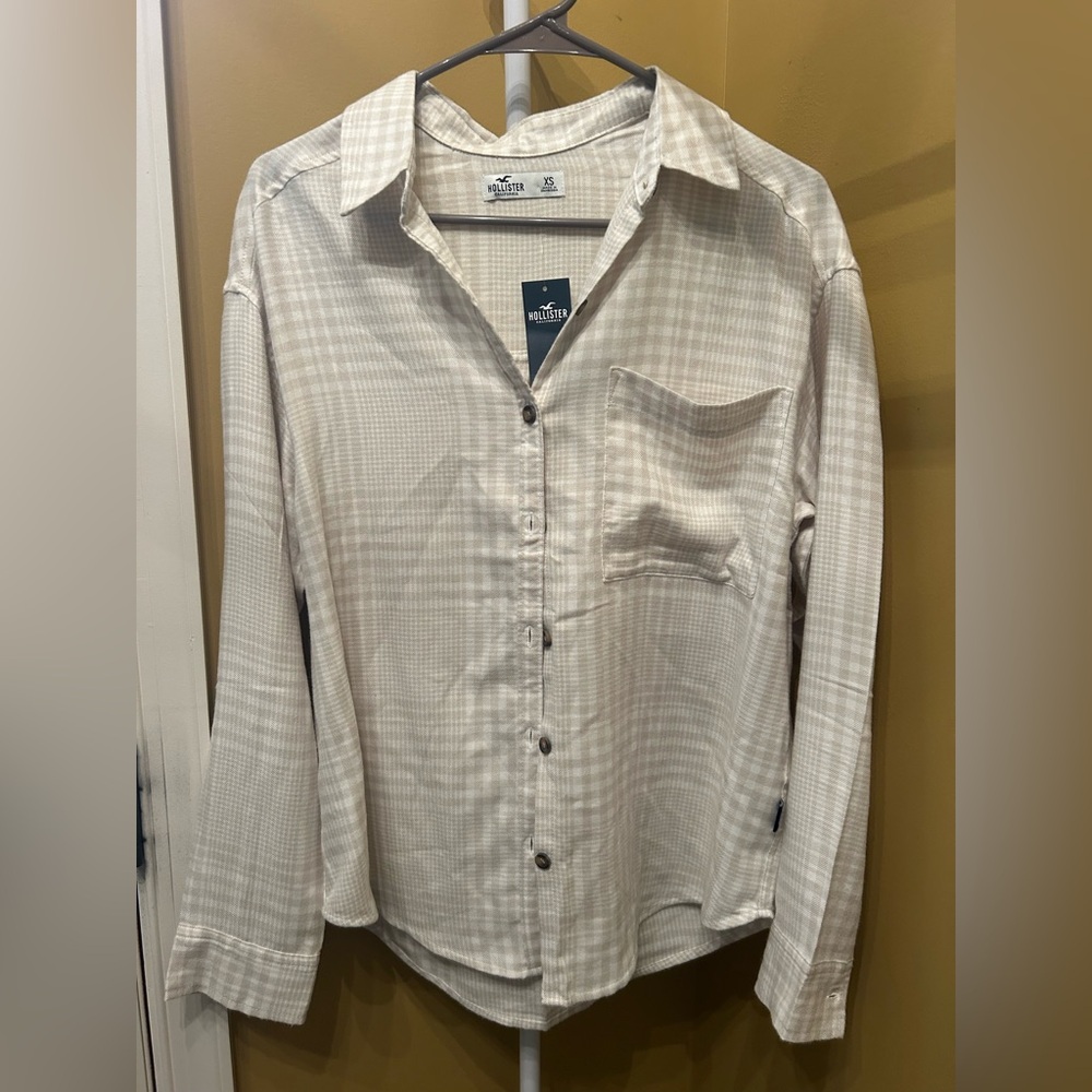 Hollister Cream Casual Button Down Shirt